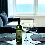 Апартаменти Аркадия 44 Жемчужина ,прямой вид на море. *